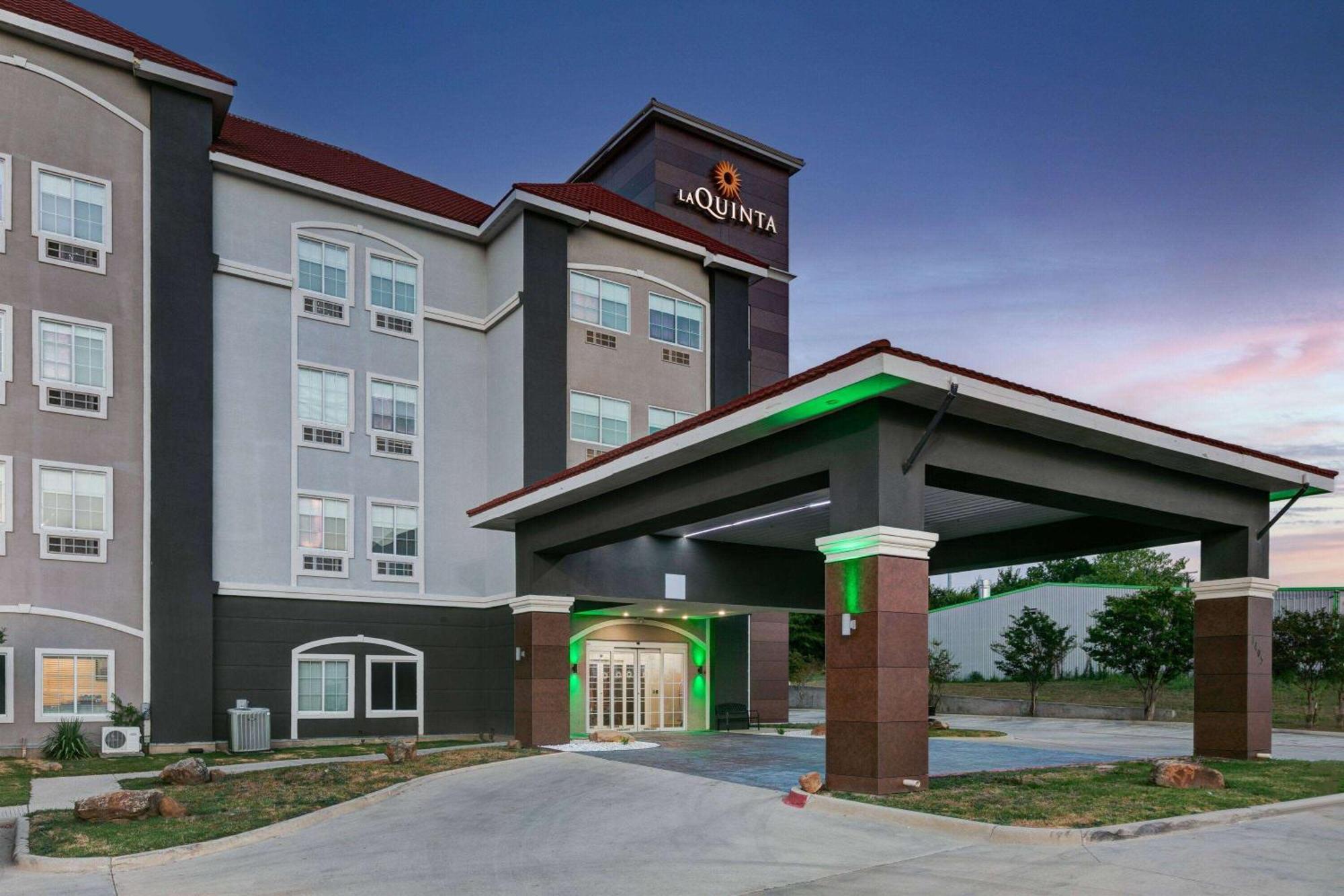 Hotel La Quinta By Wyndham Decatur Esterno foto